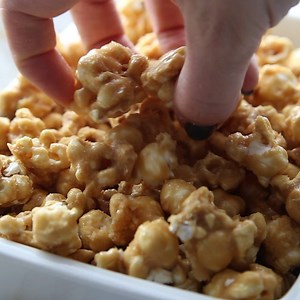 Perfect for movie night! Easy homemade CARAMEL POPCORN with just the right crunch and chewiness without sticking to your teeth. It’s everything you hope for in the perfect caramel popcorn! https://tastesbetterfromscratch.com/5-minute-caramel-corn/ | Tastes Better From Scratch