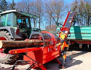 Einfach Brennholz machen: Krpan Sägespaltautomat CS 420 im Test