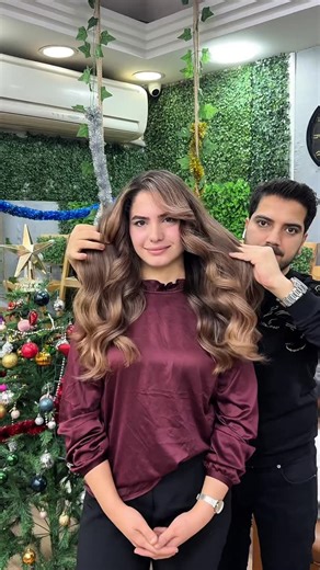 𝓗𝓪𝓼𝓪𝓷 𝓑𝓲𝓵𝓮𝓷 🏆 on Instagram: "Sizce bu saç kaç cm 😳 . . . Doğal Geçişli Sombre İşlemi✨🥰 . . . 📍Cennet mah. Hürriyet cad. K.Çekmece metrobüse 5dk.🚶🏼‍♀️ - . . #hasanbilencoiffeur #ombre #sombre #brushlight #babylights"