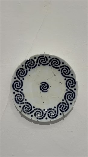 CCCC Centre del Carme Cultura Contemporània on Instagram: "🗯️ Descobreix l’obra de LAUPE @lauupee en l’exposició 'PAM!PAM! 2025' al #CCCC. ⁣⁣ 'PAM!PAM! 2025' ens mostra una desena de propostes artístiques i multimèdia, seleccionades entre l’alumnat diplomat dels màsters oficials de la Facultat de Belles Arts de València.⁣⁣ ⁣⁣ Esta exposició alterna el material i el virtual, entre pintura, escultura, fotografia, instal·lacions, art digital i projectes audiovisuals.⁣⁣ ⁣⁣ Comissariat: Laura Silve