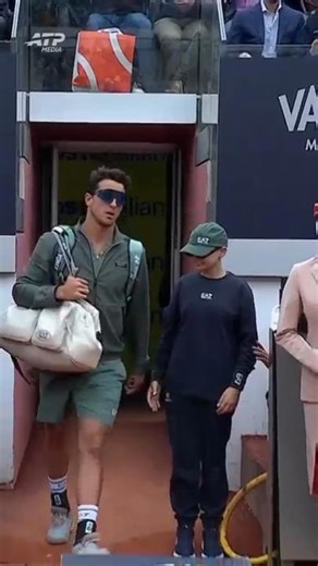 Oop! Darderi accidentally ignores child mascot during Rome semi-final walk-on