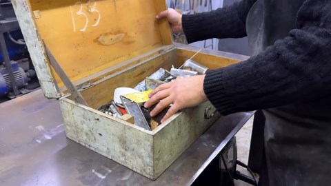 Epic Blacksmithing - Forging a Razor-Sharp Knife from Tractor Chains