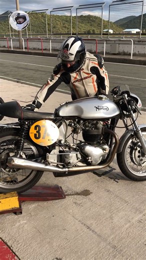 Norton 650 SS engine start #gorankateembaya #goran2003 #norton650ss #classicmotorcycleracing | Goran Kateembaya