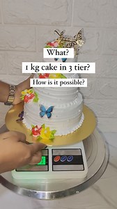 Let’s discuss how I made this👇🏻 Here’s the breakdown of a 3-tier cake with a total weight of 1 kg: I used cake tins with diameters of 5”, 4”, and 3” (I cut the upper sponge to make it 2” from 3”). The sponge weights after baking were👇🏻 ✅ Lower tier: 203gm ✅ Middle tier: 134 gm ✅ Upper tier: 100gm The normal distribution of cake weights is as follows👇🏻 ✅ Lower tier: 500gm-550gm ✅ Middle tier: 350 gm ✅ Upper tier: 100-150gm After frosting, the sizes of the cakes are👇🏻 ✅ Lower tier: 6” (wei