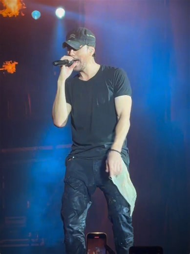 🎤 ¡Después de 10 años, regresa al sureste uno de los íconos de la música latina! Enrique Iglesias se presentará este 2 de mayo en el Foro Tabasco, como parte de la gran fiesta de la Feria Tabasco 2026. 🎟️ ¡Gratis! Una noche que promete emoción, nostalgia y todos sus éxitos para el público tabasqueño ¡No te lo pierdas! 🎶🔥 #GobiernoDelPueblo