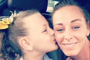 Mum shares genius trick for removing a splinter - Netmums