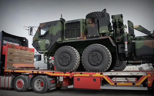 【坦克战车】- 拖车上的美军后勤系统重型卡车（LVSR）