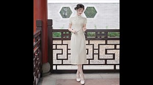 1207-42 Hangzhou Sweet Lace Light Yellow Midi Cheongsam 杭州復古甜美蕾絲淺黃中長旗袍 https://www.missuya.com/index.php?route=product/product&product_id=612743 https://youtu.be/G9GDXaMVyiY Ready Stocks shipped from Malaysia (based on existing stock size) Lace composite hem slit High-quality lace fabric Single-layer Skin-friendly, breathable, soft to the touch, and comfortable to wear The model Height 165cm.46kg, measurements of 89 60 80, Size M 蕾絲花邊複合 下擺開叉 質感蕾絲布料 單層複合，親膚透氣，手感柔軟，穿著舒服 模特兒身高165cm, 46kg，三圍89 60 80