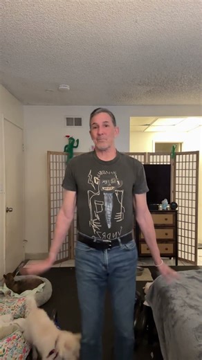 BRO IS short Circuiting 👴🏼🧠😱#seniorcitizens #spongebob #dance #subscribe #funny #winner #circuit