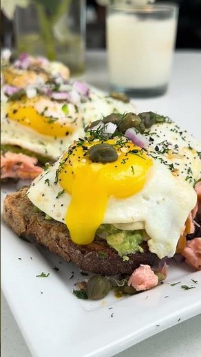 This 15-Minute Smoked Salmon Avocado Toast Is the Perfect Mother's Day Brunch
