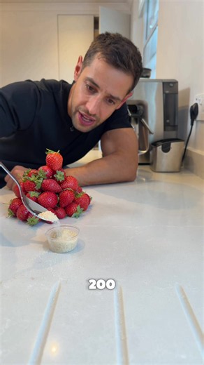 More sugar doesn’t automatically mean less healthy, and less sugar doesn’t automatically make something better for weight loss. Sugar is only one part of the picture. Fibre, water, nutrients, calories and food volume all matter, which is why judging a food by one number never tells you the full story. 💌 If you want to join my 7-Day Reset next week and get personally coached by me with live calls, daily accountability and full access to my app Noura for just 99p, head to the link in my bio to jo