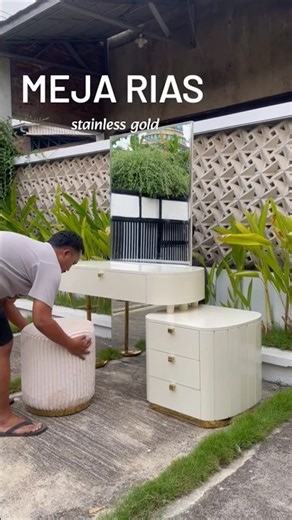 meja rias custom modern kombinasi stainless gold untuk kesan luxury namun tetap simple #mejariasduco
