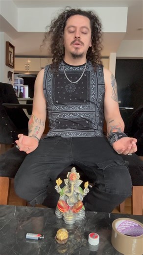 Alex Quiroz on Instagram: "Tu influencer espiritual"