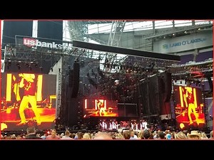 Dustin Lynch - Seein' Red - US Bank Stadium | StewarTV