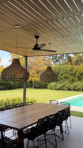 28 reactions | Con Cedral, podés renovar tus exteriores y darles ese toque de diseño que los transforma en lugares únicos para vivirlos todo el año.✨ 蝹Tablas cementicias simil madera ☀️ Resistentes al sol, la lluvia y el paso del tiempo Mínimo mantenimiento y máxima durabilidad. Proyecto y obra: Lourdes Yarade Saravia | Cedral | Facebook