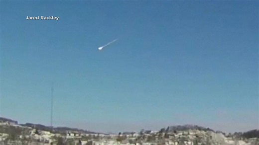 Meteorite surprise lights up sky, leaves observers stunned