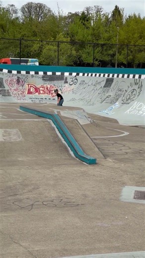 Teamwork makes the dream work #skateboarding #skatesalva #skateclothing