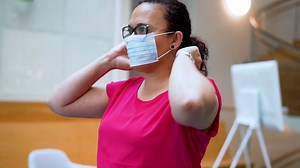 Do you know how to put on, wear and put off your face mask in a safe way? Watch our tutorial - be smart, stay safe and care about others! #COVID19 #FaceMasks #UnitedAgainstCoronavirus #WearAMask #WearAMaskChallenge #WorldMaskWeek | European Centre for Disease Prevention and Control - ECDC