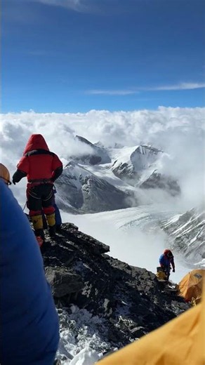 One of the Most Dangerous Rest Stops on Earth 🏕️🏔️#everest #climbing