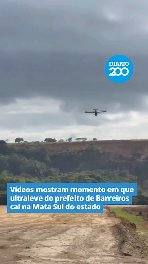 Diario de Pernambuco on Instagram: "Os vídeos foram divulgados nesta quinta-feira (25) e registram o acidente ocorrido na manhã do dia 16 de dezembro, no município da Zona da Mata Sul de Pernambuco, quando o prefeito de Barreiros, Carlinhos da Pedreira, sofreu fratura exposta na perna, e algumas escoriações. Nos registros, o ultraleve perde altitude de forma rápida e cai em uma área de vegetação localizada entre a pista e um rio. Nas gravações internas, o prefeito tenta realizar manobras para ev