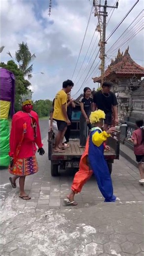 NITA BAWA MIE TERBANG DIKEJAR TERUS