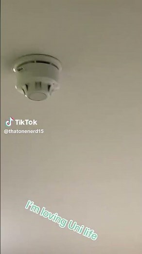 Setting off the fire alarm apollo xp95 sounder base smoke detector 🚨