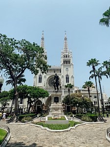 Guayaquil, Ecuador: Is It Unsafe? Our Mixed Travel Experience