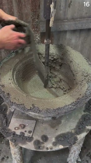 Cara cerdas membentuk benda menggunakan semen yang dicetak dengan mesin #shorts