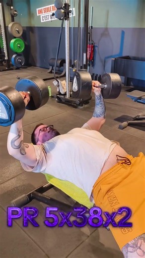 NOUVEAU RECORD 💥 38KG PAR MAIN AU DÉVELOPPÉ COUCHÉ HALTÈRES (x5) 🔥