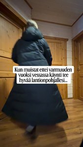 🙋🏼‍♀️ Käytkö usein ”varmuuden vuoksi” pissalla? Saatat silloin opettaa rakkosi tyhjentymään ennen kuin se on täynnä eli LOPETA ❌ Jos rakko ei ole täynnä saatat myös ponnistella enemmän pissaa ulos, jolloin lantionpohjaan kohdistuu turhaa painetta 😩 Rakko tyhjentyy kyllä itsestään kun se on täynnä ja rentoudut. Pissalla käydessä tulisi rentouttaa lantionpohjan lihakset ja antaa virtsarakon tyhjentyä ilman aktiivista ”puristamista” – just let it flow 💦 🙌🏻 Käy siis pissalla vasta kun on oikea