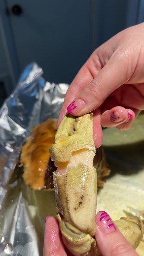 This is one of the most unique types of crab I have ever had- crystal crab! It gets its name from the light color of the crab. Unlike other crabs this one stays a cream color when cooked instead of turning red. These are native to the deep waters in Australia. Whenever I steam crabs I always prefer to steam with sprite for the best flavor and texture. Each of these crabs were a little over 1.5 pounds so I steamed for 25 minutes each. I place my crabs in the freezer before cooking. When the crabs