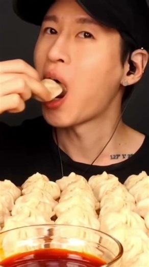 ‪@ZachChoi‬ Eating 100 dumplings with chilly oil 🤤🔥.#mukbang #asmr #zachchoi #shots #spicyfood.
