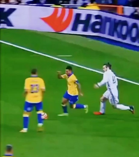 100K views · 248 reactions | That should definitely be a red card, not a yellow.勞 | Red Card Football Highlights | Facebook