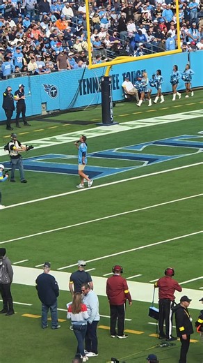 Former #Titans punter Brett Kern is the final legend of the game this season. Kern was once referred to as the defensive MVP by former DC Dean Pees. | Turron Davenport