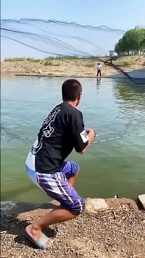 The process of casting nets to catch fish in the reservoir