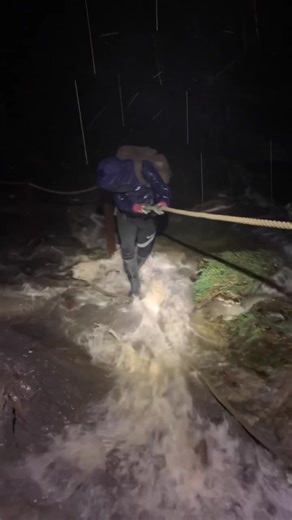 Here is a spectacular Ammonite nodule we found and opened up while on a recent trip to our local beach 😍🦑 these ammonites are dactylioceras and can often be found along our whole coast after rough seas and bad weather. These particular fossils are around 185 Million Years Old 💀. Bad weather can be great for fossil collecting but be aware this also means the coast is even more dangerous than usual! Hunting in these conditions means we stay well away from the cliff and from the sea to avoid roc