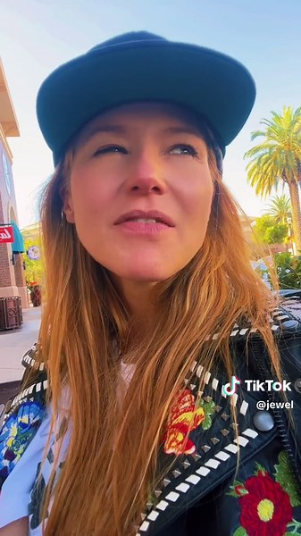 #music #livemusic ##90’s #nineties #ninetiesmusic #folkmusic #jewelsinger