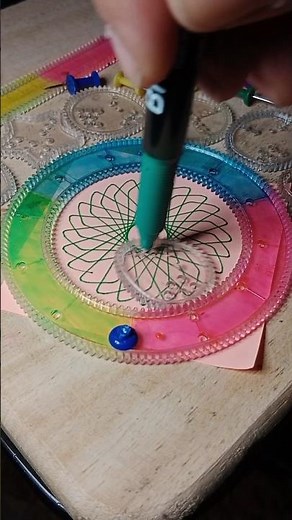 Amazing spirograph pattern #spirograph