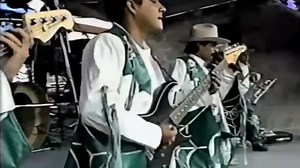 126K views · 2.8K reactions |  Banda Pequeños Musical La Cuca (1993) #MusicaGrupera Banda Pequeños Musical surge en Cajititlán de Los Reyes, Jalisco, en el año 1990. Originalmente se hacían llamar "Musical Pequeños" e incluso se grabó un disco como grupo pero dado a que el género de la tecnobanda estaba entrando de lleno a la denominada Perla Tapatía decidieron agregar la palabra banda y cambiar de género en forma definitiva. | Mùsica de Chavorrucos | Facebook