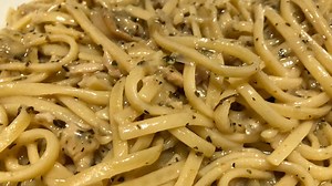 Recipe Here!: https://pressureluckcooking.com/recipe/instant-pot-linguine-clam-sauce/ | Pressure Luck Cooking