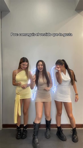 Primeros Teen Ropa adolescente on Instagram: "Las chicas bailaron de felicidad porque nada más lindo que encontrar el vestido perfecto 🫰🏻😎 Hace como ellas y pasa por @primerosteen Dean Funes 369"