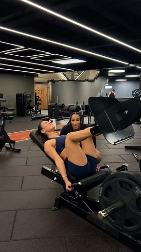 Krissy Cela on Instagram: "A simple & juicy leg workout I know you’ll love! If you’re familiar with my strong lower body program on @evolveyou app you will be super familiar with these exercises 🔥 WORKOUT: ✅ Heavy loaded BB squat: 6 reps 4 sets and final set at 12 reps reduce weight ✅ Sumo DB squat: 10-12 reps 4 sets ✅ Heavy load Leg Press: 6-8 reps 4 sets ✅ Step ups: 6/8 reps each leg 3 sets Wearing NEW @oneractive Timeless Collection shorts/ square neck bra and cropped zip jacket in colour “m