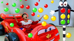 Learn colors with Balloons ! Kids and daddy have fun playtime with color song ! | Awesome For Kids