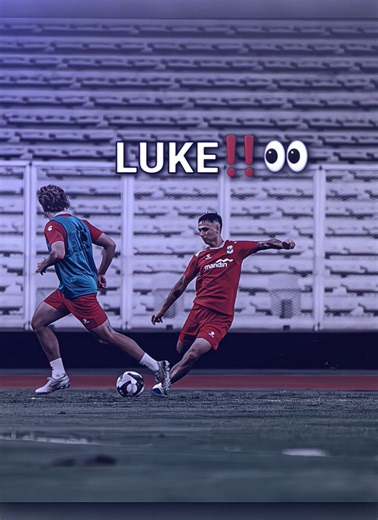 ada 1 pemain yg menjadi pertanyaan siapakah dia!!! banyak orang bilang itu ole atau mauro ?? tapi dilihat dari rambut dan fisiknya itu bukan mereka berdua kita mengetahui hanya ada 2 pemain yang mrmiliki rambut berwarna cream atau putih kekuningan yaitu ole dan mauro. Jadi siapakah dia apakah benar itu Luke vickery atau siapa !!! 👀 #lukevickery #timnasindonesia #training #footballtiktok #fyp