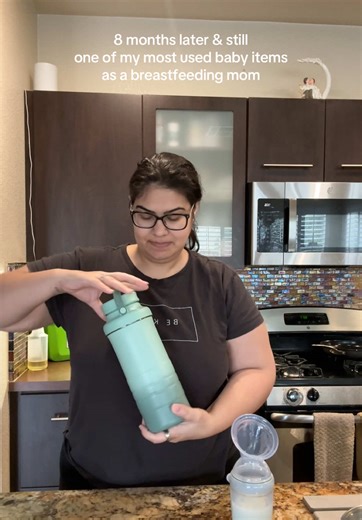 Perfect for on the go, working breastfeeding/pumoping moms & overnight as a mini fridge 🥹 #motherhood #breastfeedingmom #pumpingmom #oversupply #milkpour @haakaanz @Momcozy Official @momcozy