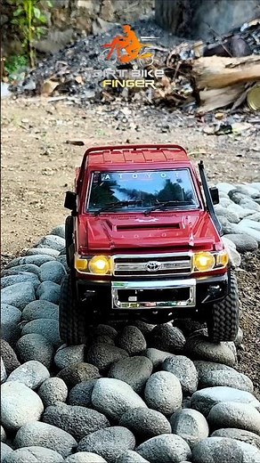Toyota Land Cruiser Delivers a Honda CRF 450 for Extreme Off-Road! #shorts #dirtbike #offroad #rc4x4