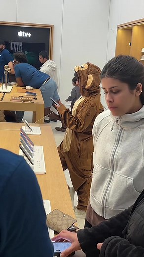 Gay Little Monkey Apple Store Intro – Who Is Sillywendi?