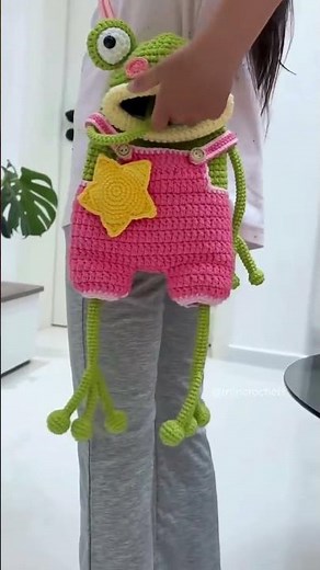 Back to school just got way cuter 🐸🎒