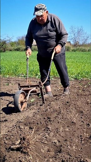 Wheel Hoe – Fast & Effortless Soil Cultivation! 💪🚜#diytools #gardening #garden #wheelie #handwriting