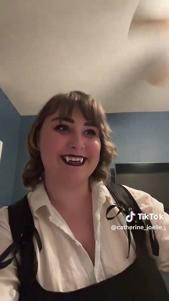 Vampire Halloween Costumes Inspired by Laszlo Cravensworth